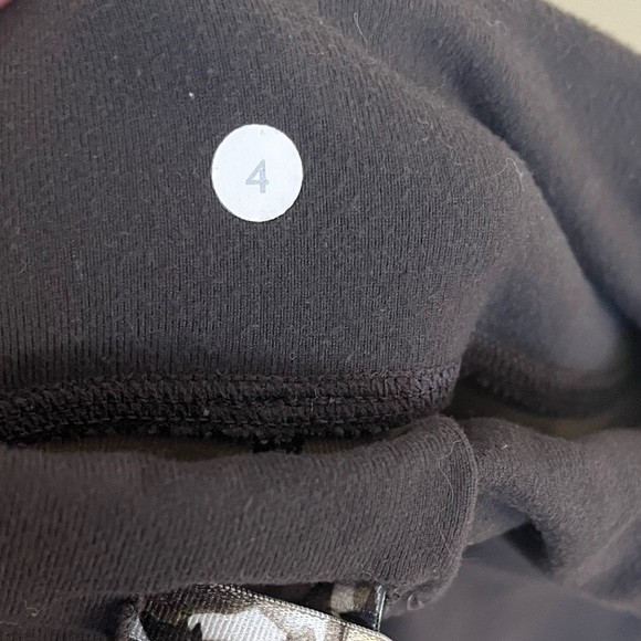 Lulululemon Cropped Wide-Leg Yoga Pant Size 4 - Picture 5 of 5